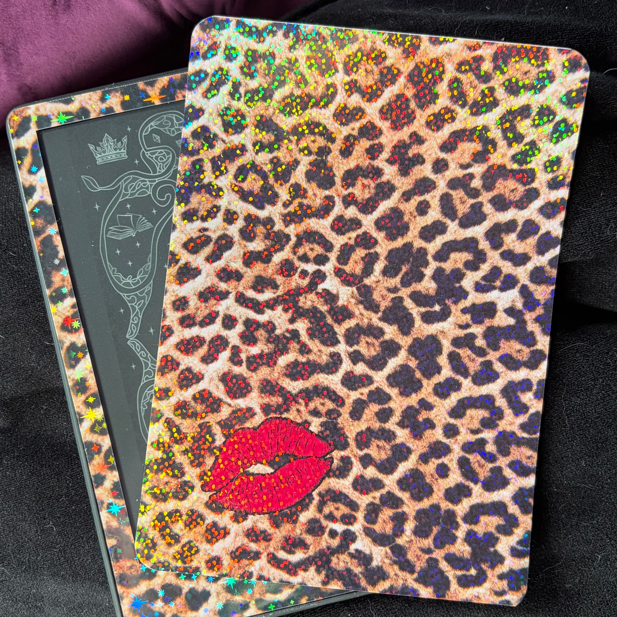 Classic brown leopard-print Kindle backing insert with red lips and a dense multicoloured glitter finish

