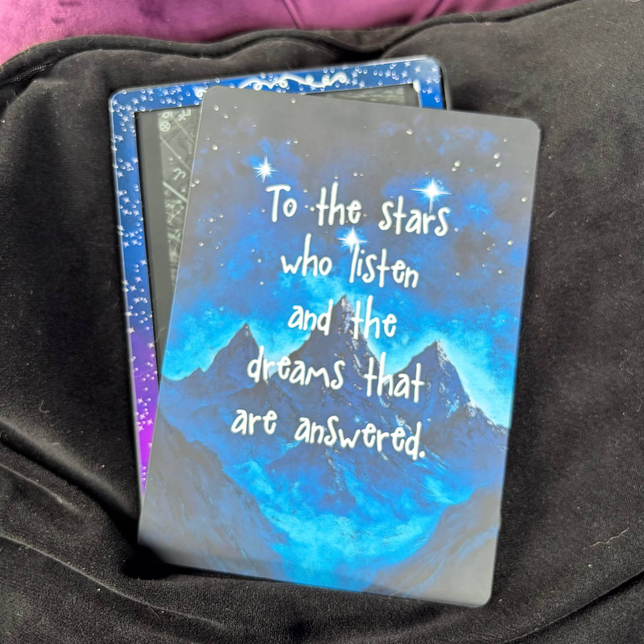 The Stars That Listen, ACOTAR inspired, Kindle Backing Insert. Stars, dark sky, mountain, dreamy text

Made to order. Made to fit your specific model. Matte laminated for durability. Easy to install in a clear case.&nbsp;